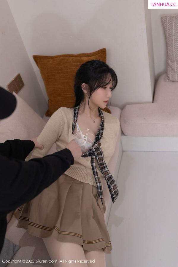 鱼子酱fish  [XiuRen]高清写真图 2025.03.07 No.9988 鱼子酱Fish 丝袜美腿第13张图片